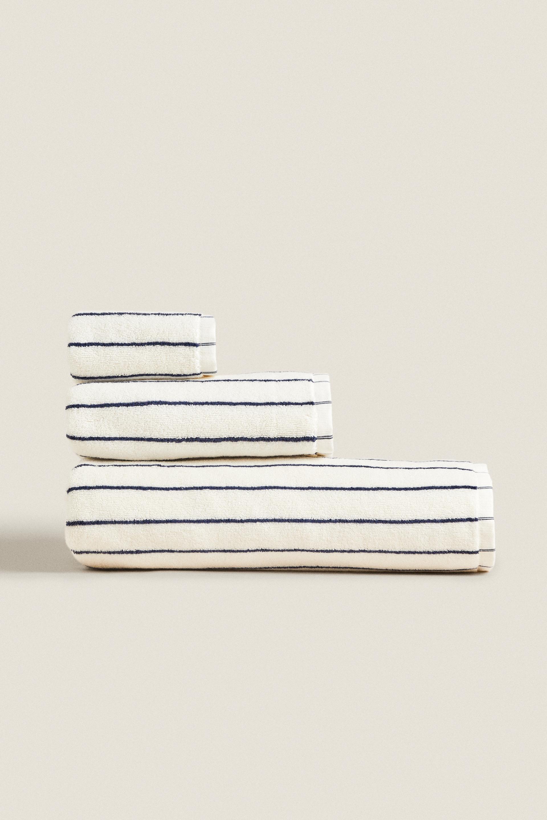 

COTTON TOWEL WITH CONTRAST STRIPE
