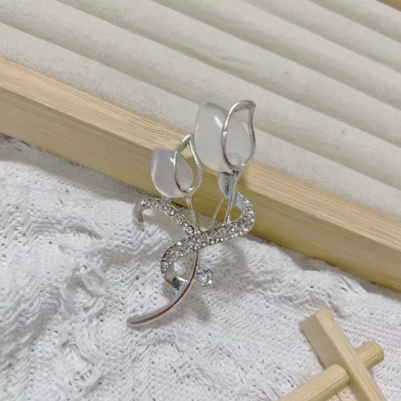 Luxury golden tulip brooch for women's suit sweater flower lapel pin exquisite rhinestone jewelry accessories