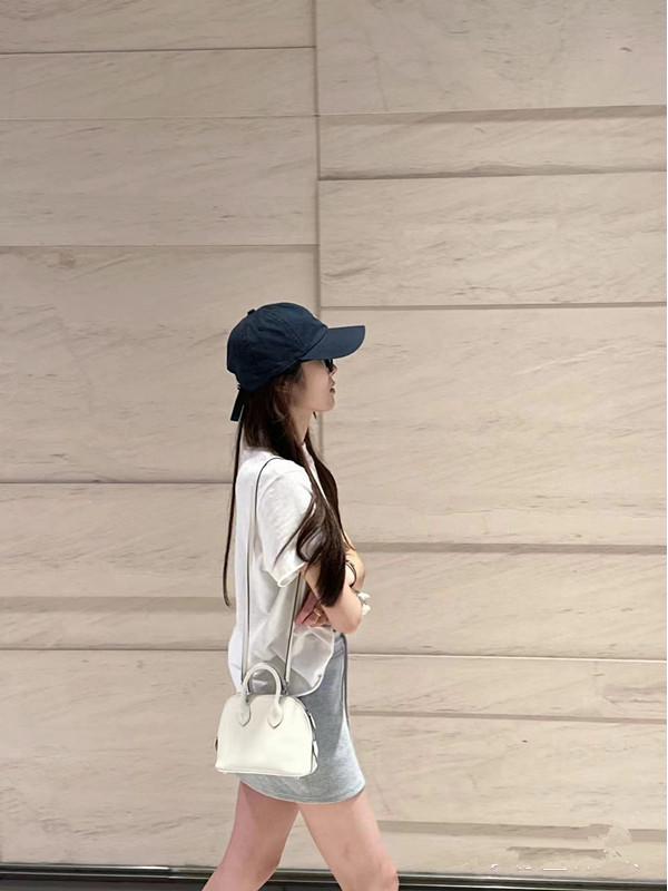 2024 Genuine Leather Mini Goatskin Crossbody Bowling Bag for Women