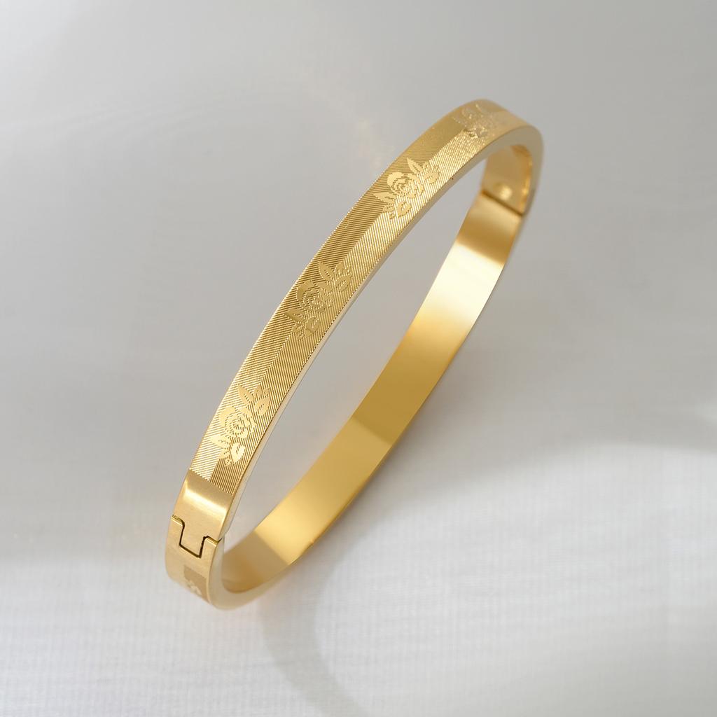 New titanium steel bracelet creative corrosion English flower egg buckle couple bracelet stainless steel decoration