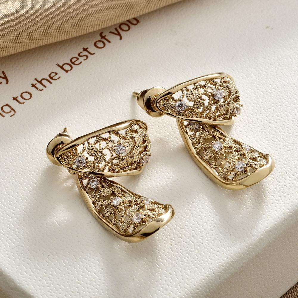 French retro front and rear two-wear earrings hollow lace pattern stud earrings fashion temperament high-end light luxury earrings