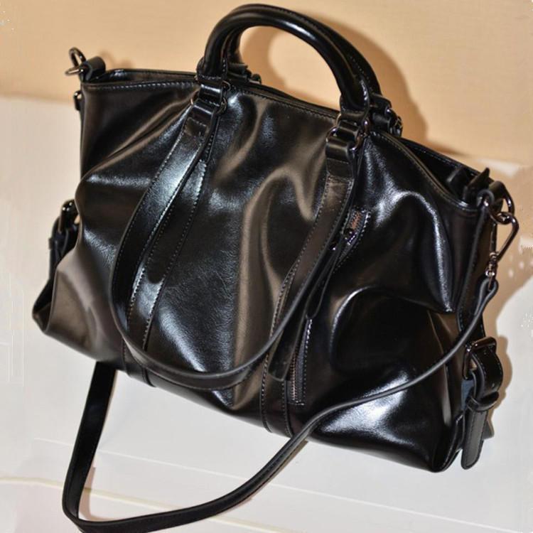 Womens Handbag With Soft Handle And Multiple Compartments For Everyday Style