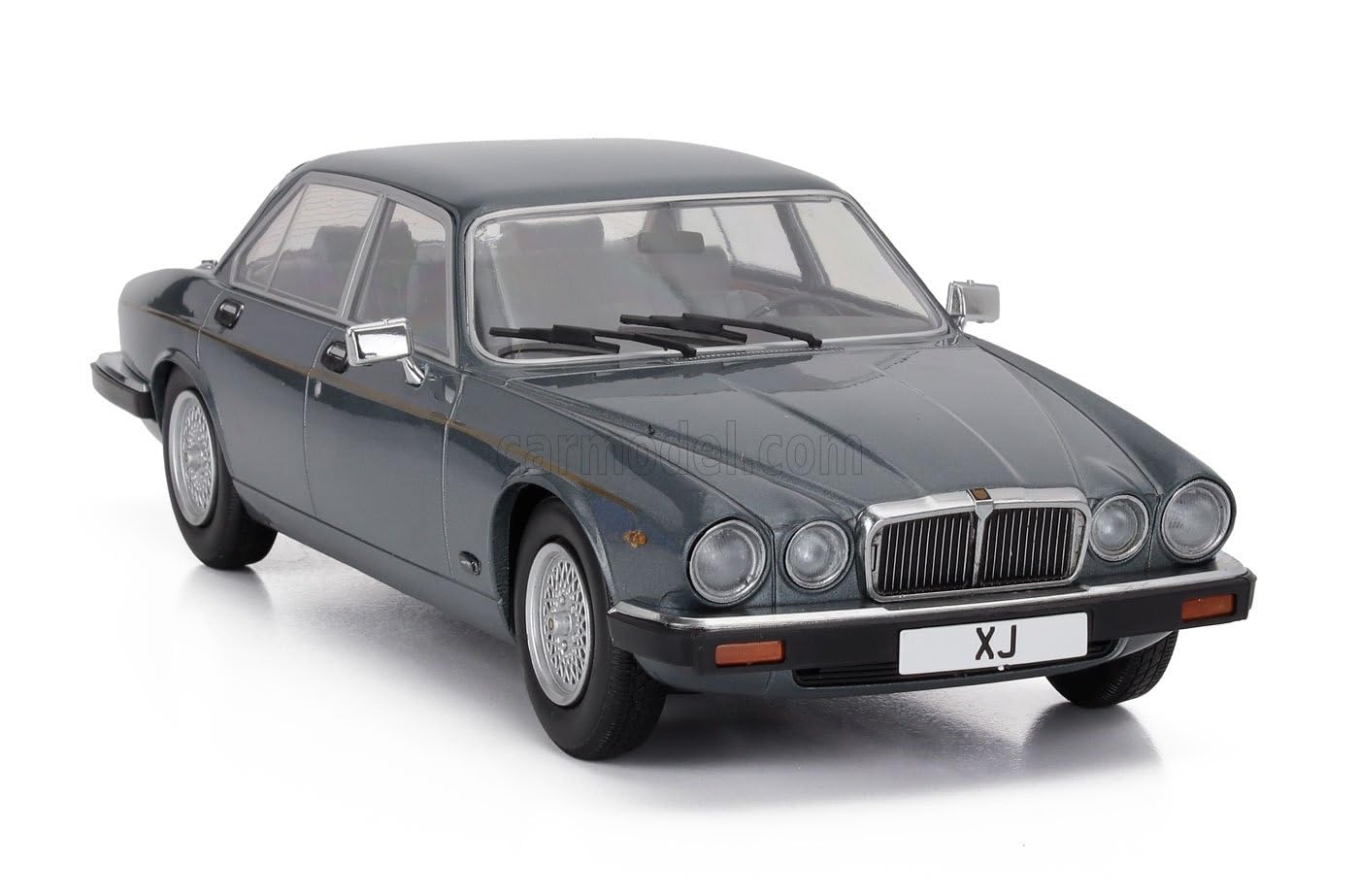 

MCG Jaguar Scale JAGUAR XJ 3 Серии 1979 1/18 (серый)