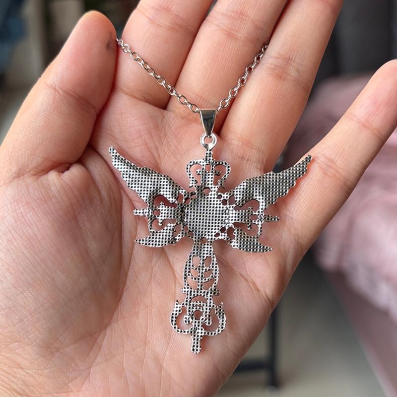 Adjustable Chain Crosses Necklace Elegant Crosses Necklace with Demon Wing Pendant Unique Neck Chain Accessory