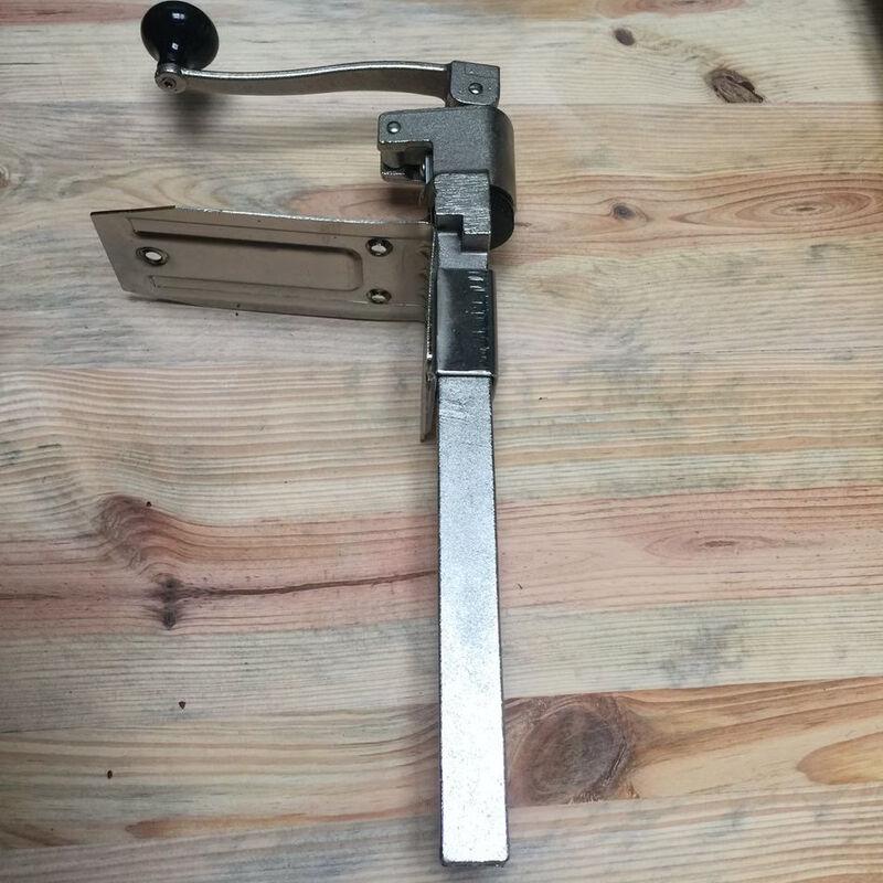 HUIWEN Cast Steel Can and Bottle Opener