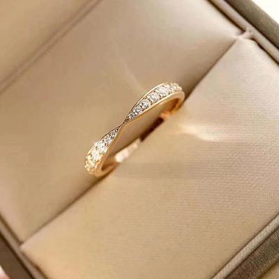 Huitan Nova Moda Anéis de Casamento Design de Cruz Acessórios de Dedo Elegantes para Mulheres Zircônia Cúbica Brilhante Cravejada Joias de Destaque