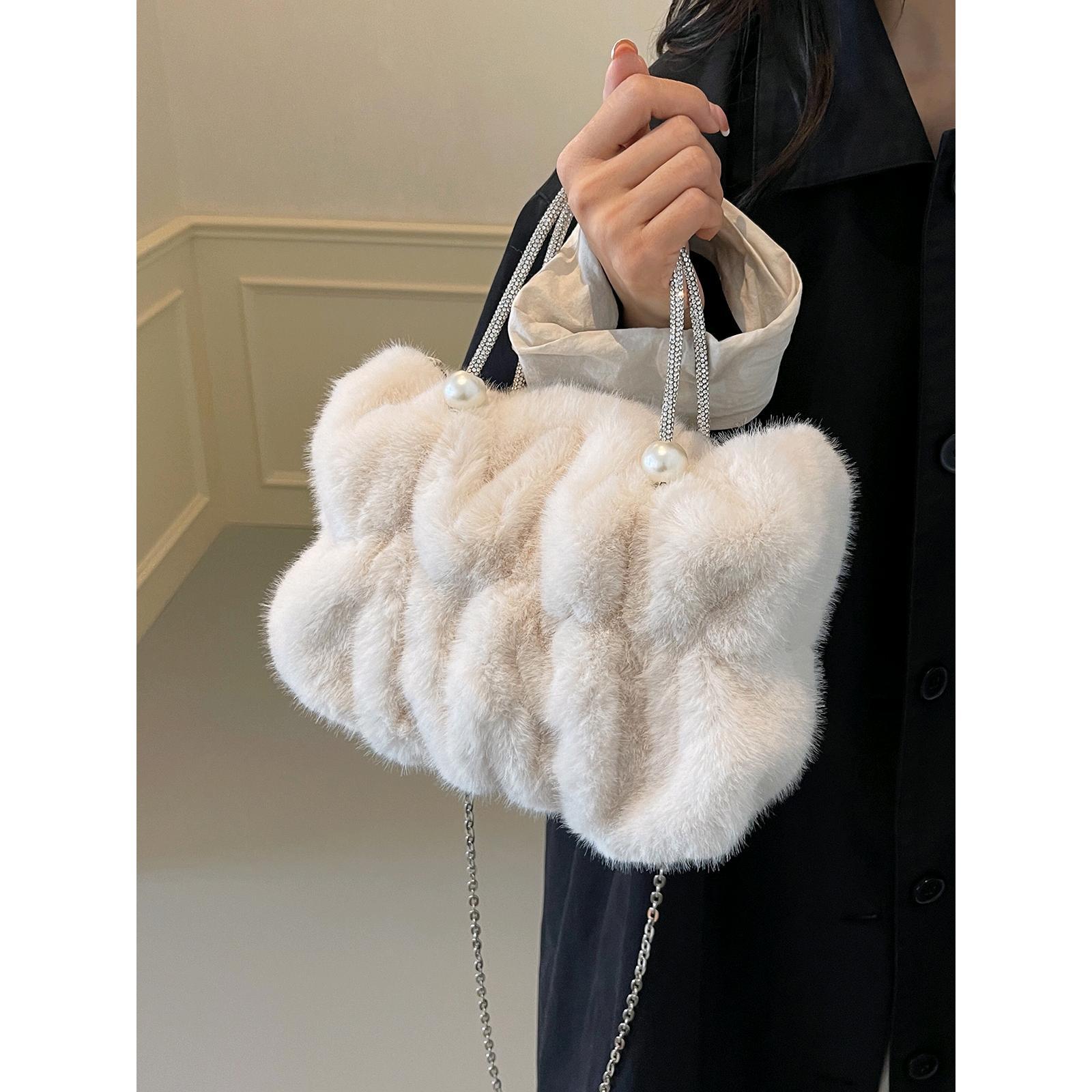 

Furry autumn and winter bags 25*9*15 белый