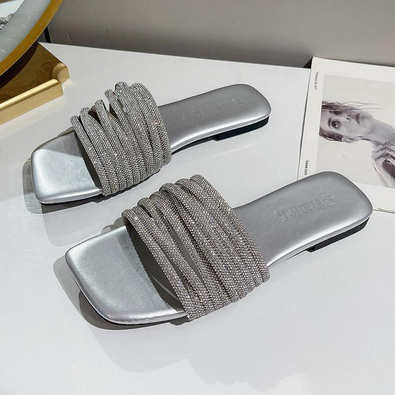 French beautiful flat-bottomed one-word slippers outer wear 2025 summer new high-end skirt casual beach sandals