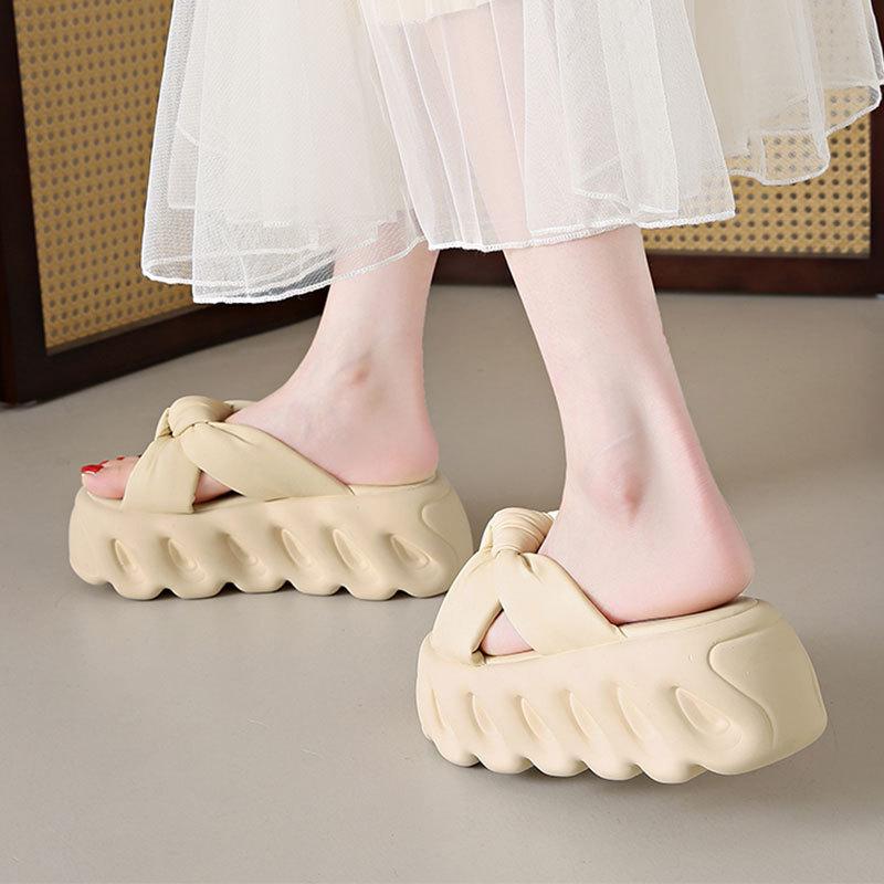 With skirts, slippers, women's summer wear, thick-soled heightening muffin sandals 2025 new high-end women's sandals