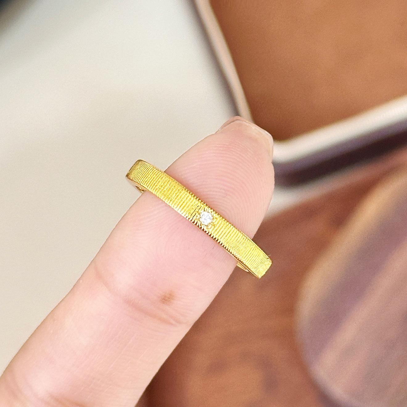 

Staggered star track simple brushed ring slightly inlaid zircon retro ring золотий