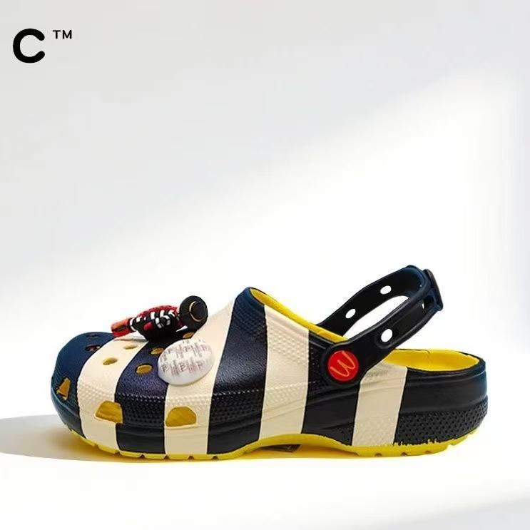 Детские классические шлепанцы Crocs Унисекс 36-37(M4W6) чёрный