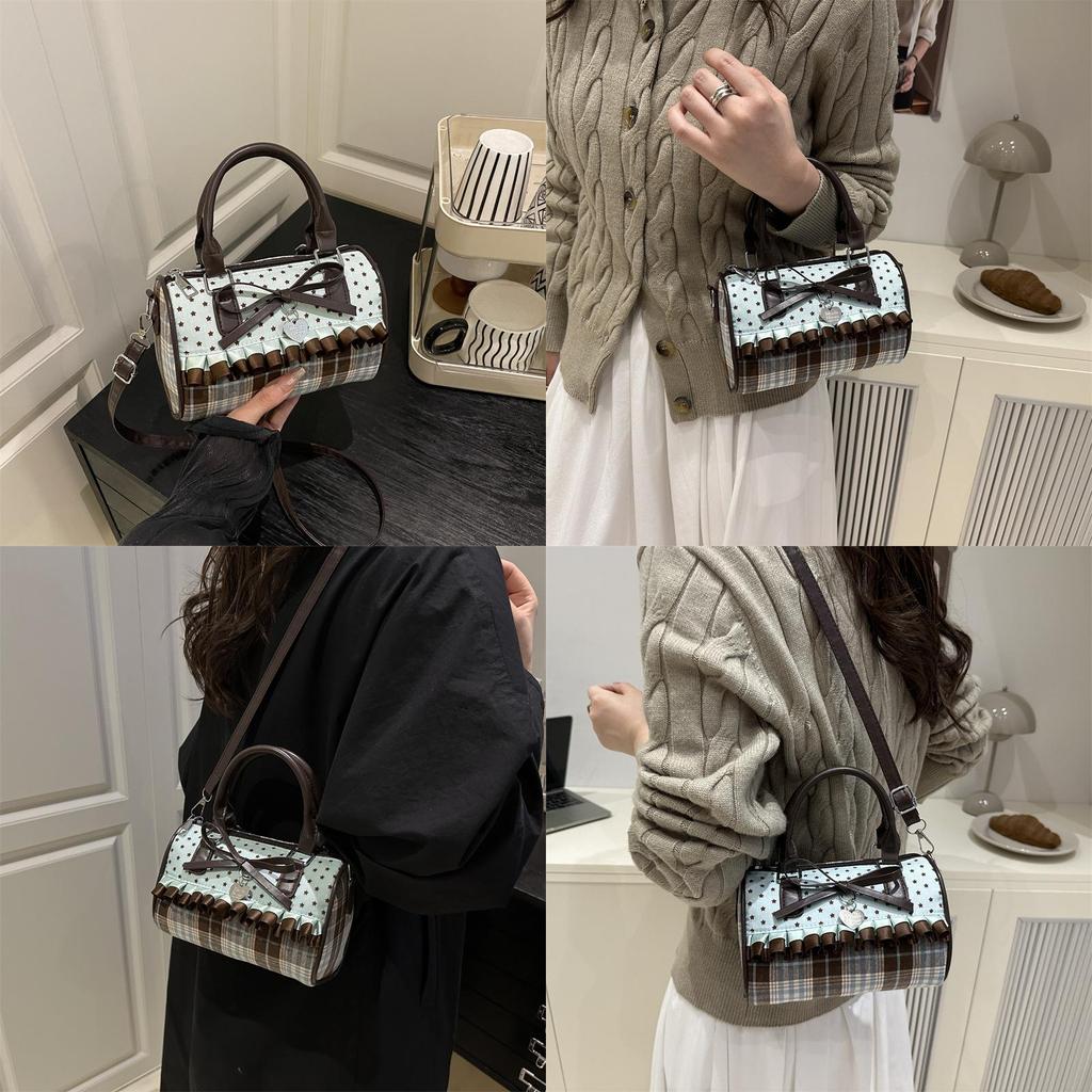 Street Style Small Square Bag With Soft Structure And Internal Pocket