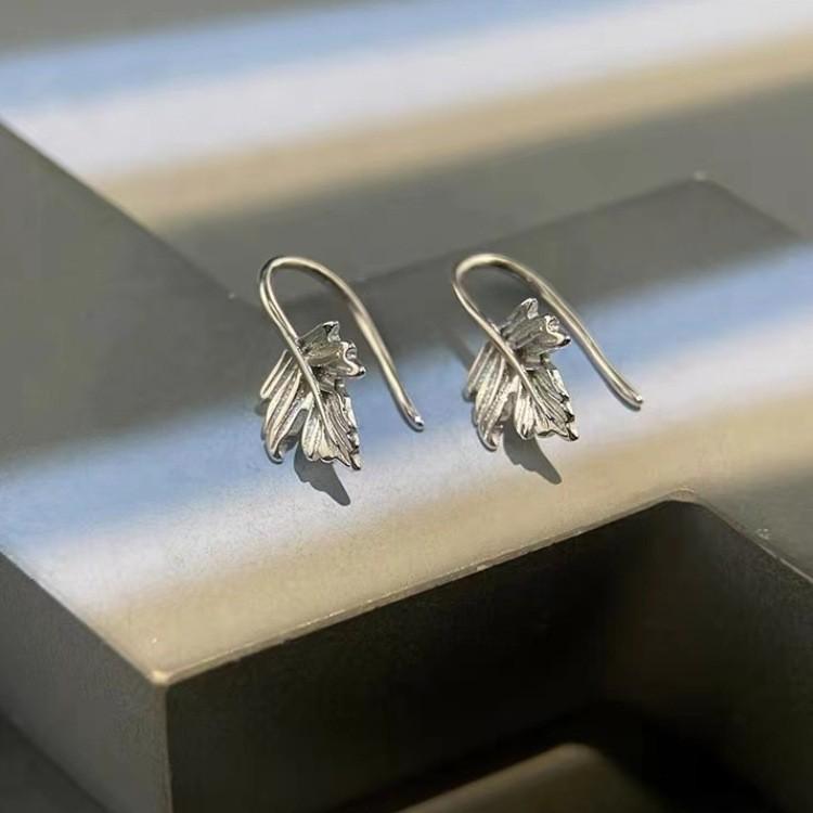 Maple Leaf Elegant Ear Cuff: Versatile, Fresh, Fashionable Design with a Personality Touch