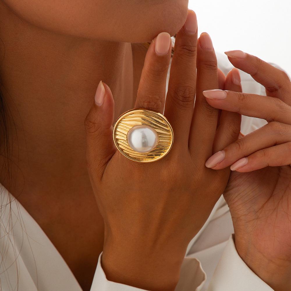 Exaggerated Alloy Ring—Customized French Sweet & Cool Lines Open Ring, Elegant & Versatile for Women, Daily & Party Fashion Accessory