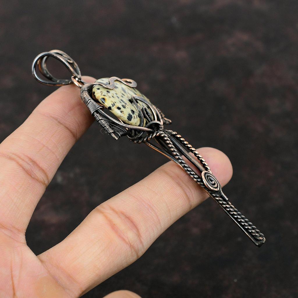 Wisiorek z jaspisu dalmatyńskiego, owinięty drutem miedzianym, ręcznie robiona biżuteria, wisiorek z kamieniem szlachetnym, niesamowita miedziana biżuteria, elegancki wisiorek, prezent dla kobiet