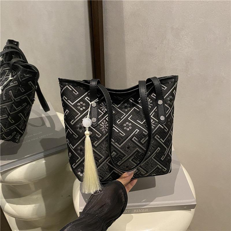 Fashion sense large capacity tote bag women's summer new casual shoulder portable college student class commuter bag