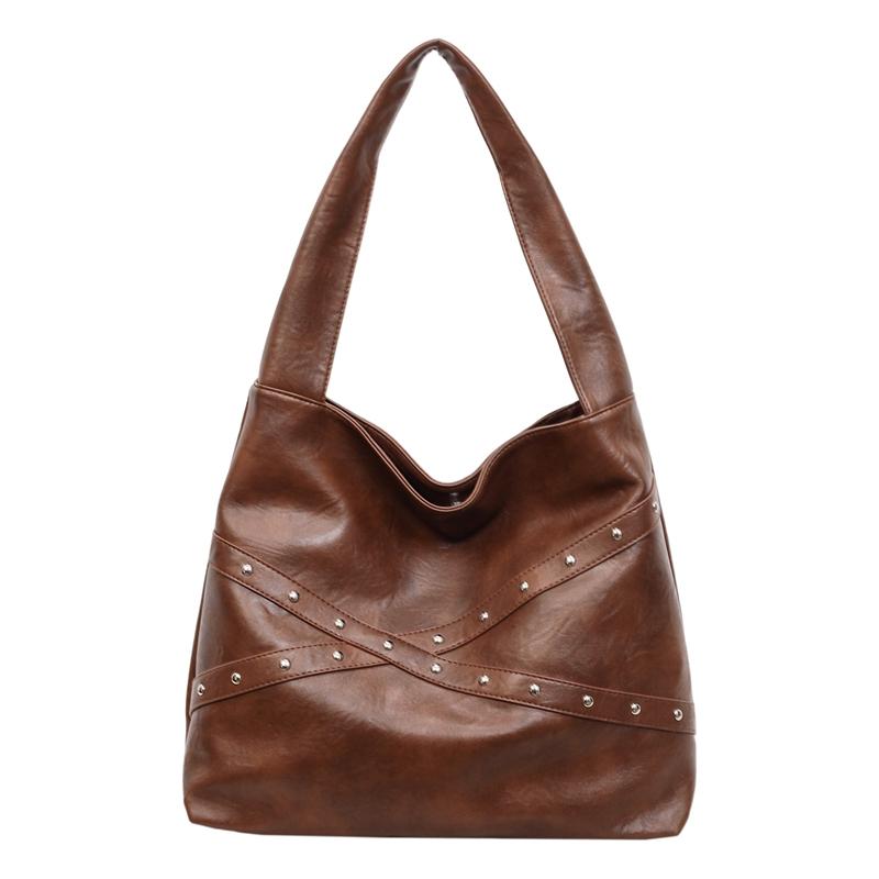 High Quality Solid Hasp Faux Suede  Rivet Shoulder Bags for Women Fashiable Versatile Stylish Design Armpit Crossbody Bags