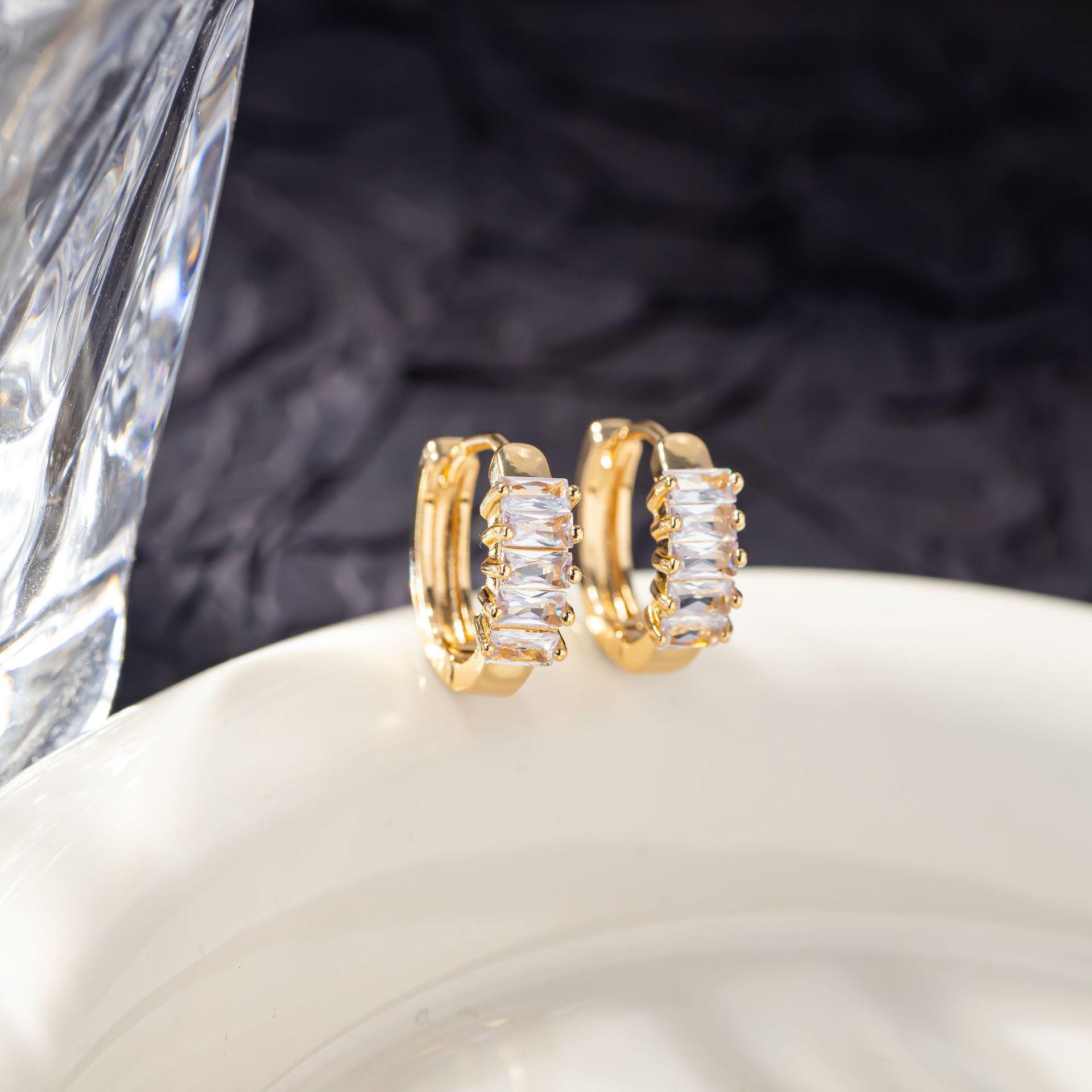 Elegant Spring Style Diamond Hoop Earrings for Women – 2024 Collection