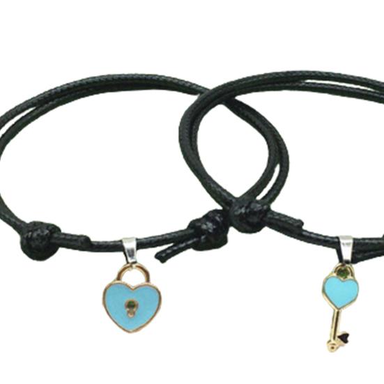 Elegantní náramek ve čtyřech barvách snadno sladěné