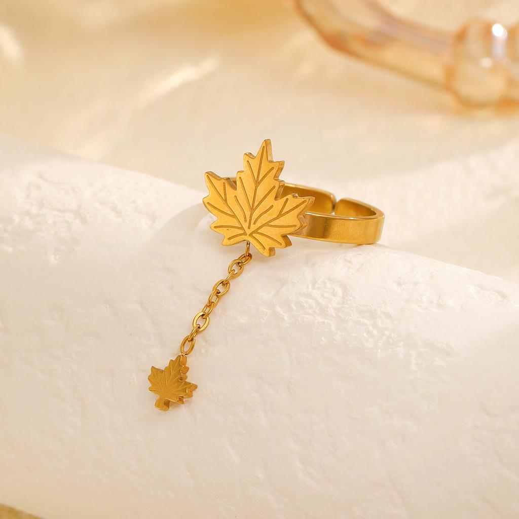 High quality ins stainless steel personalized versatile 18k chain fringed maple leaf set light luxury design high-end pendant