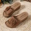 Chinelos de Cunha com Decoração de Flores Retrô Femininos Sandálias de Plataforma com Fundo Grosso de Verão Femininas Antiderrapantes Sapatos de Praia Chinelos para Exterior