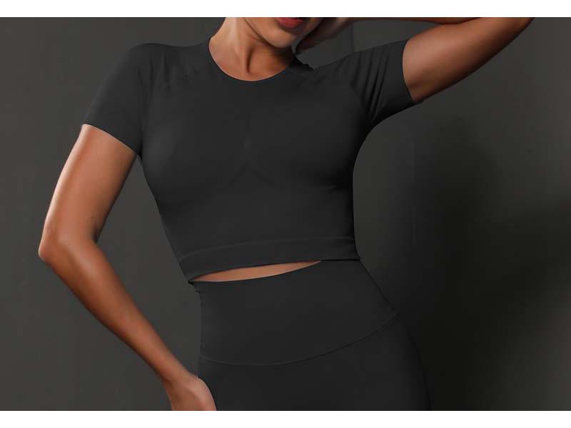 

Женский бесшовный спортивный топ с коротким рукавом, отводящий влагу Large чёрный