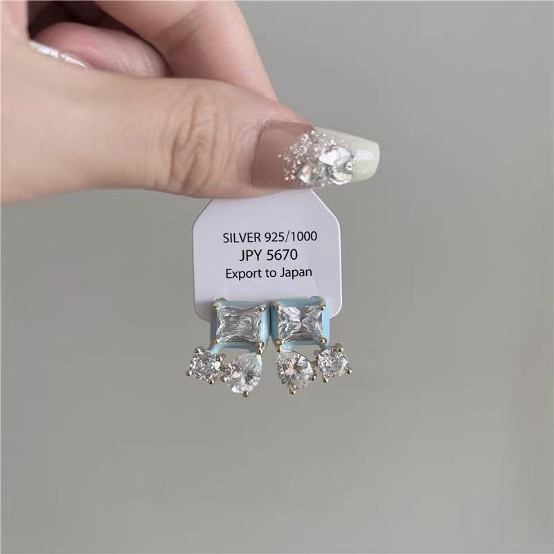 Women's Luxury Textured Metal Hoop Earrings - Versatile Niche Design