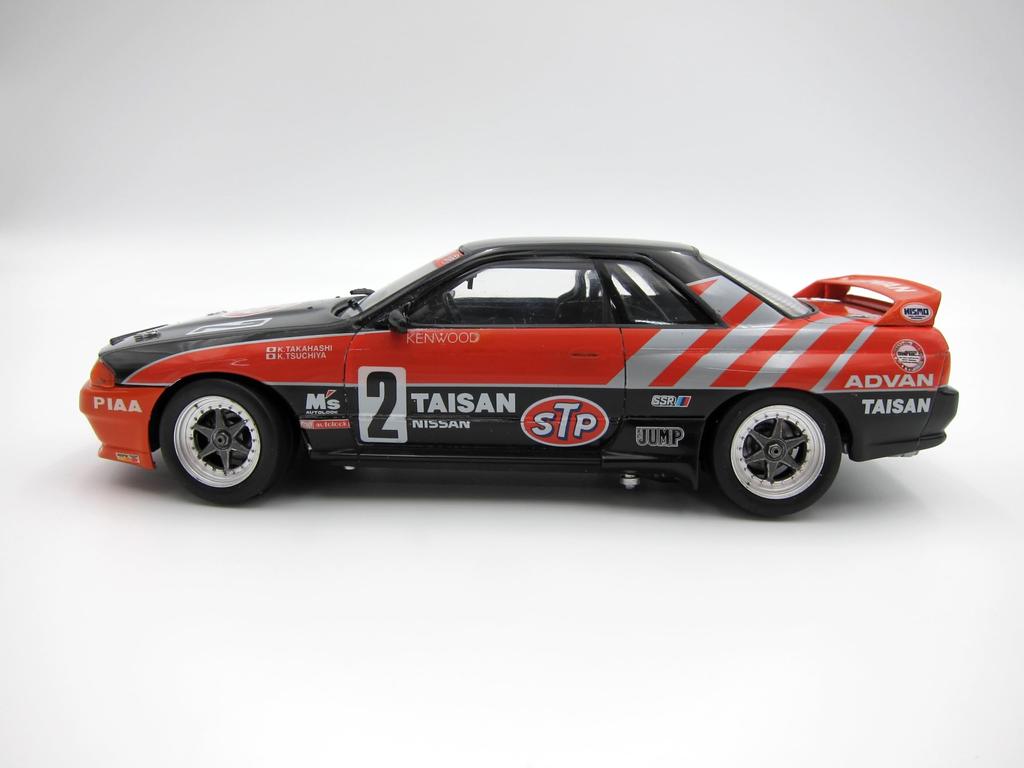 Inch Up Series Taisan STP 1992 Plastic Model 1/24 No.298 GT-R (Skyline GT-R [BNR32 Gr.A Specification])