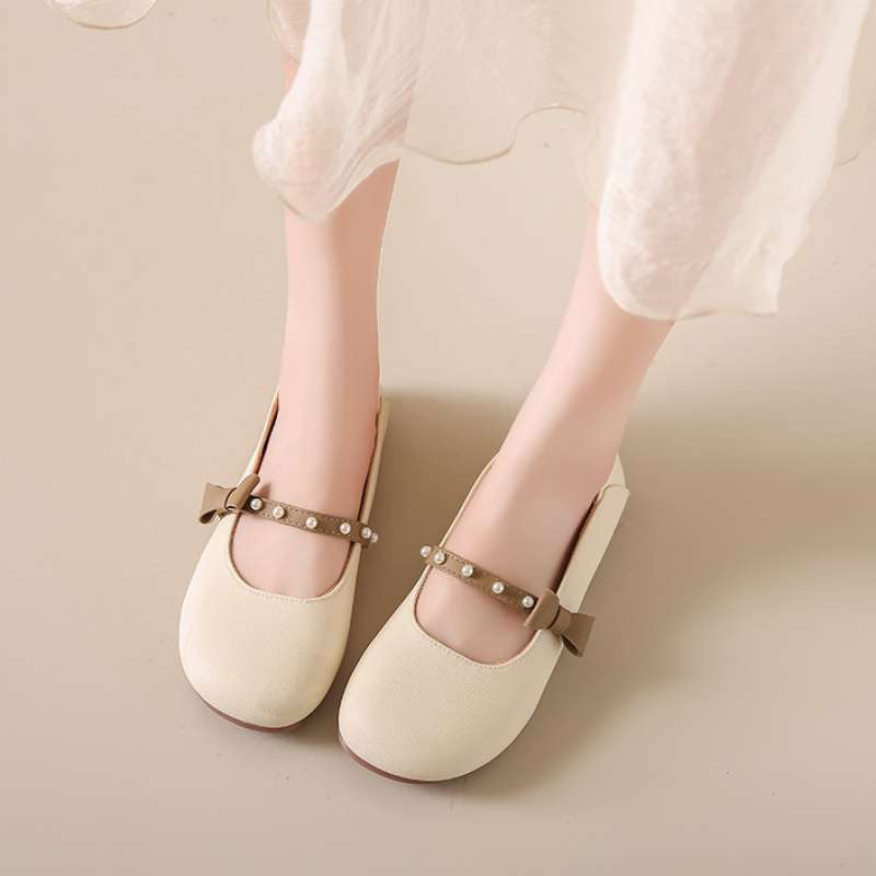 French shallow mouth flat bottom small leather shoes women's 2025 new summer skirt pregnant women sandals soft leather evening beanie shoes