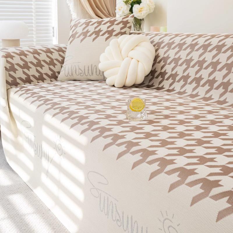 

Ice Silk Sofa Cover Summer Cool Breathable Large One-Piece Towel Dustproof Sofa Cloth for Living Room 180*130cm