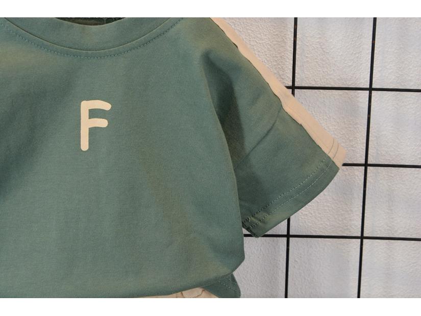 Trendy Boys' Casual Summer Two-Piece Set: Handsome Short Sleeve Top and Shorts