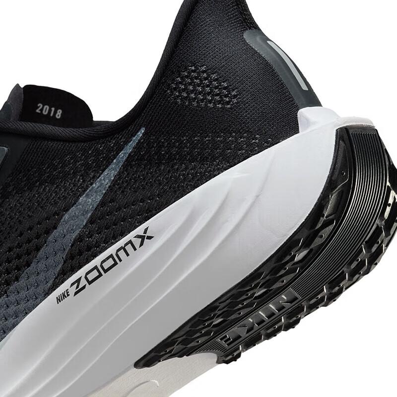 Nike Men's Pegasus Plus Running Shoes