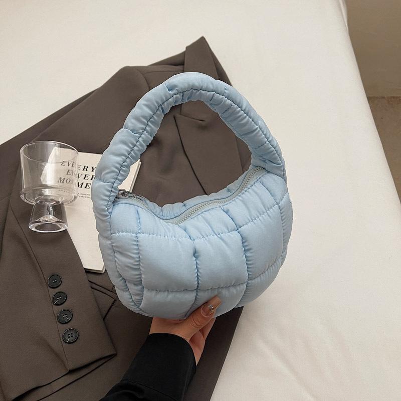 

2025 autumn new foreign style personality niche design dumpling bag fashion casual texture women s trend handbag светло-синий