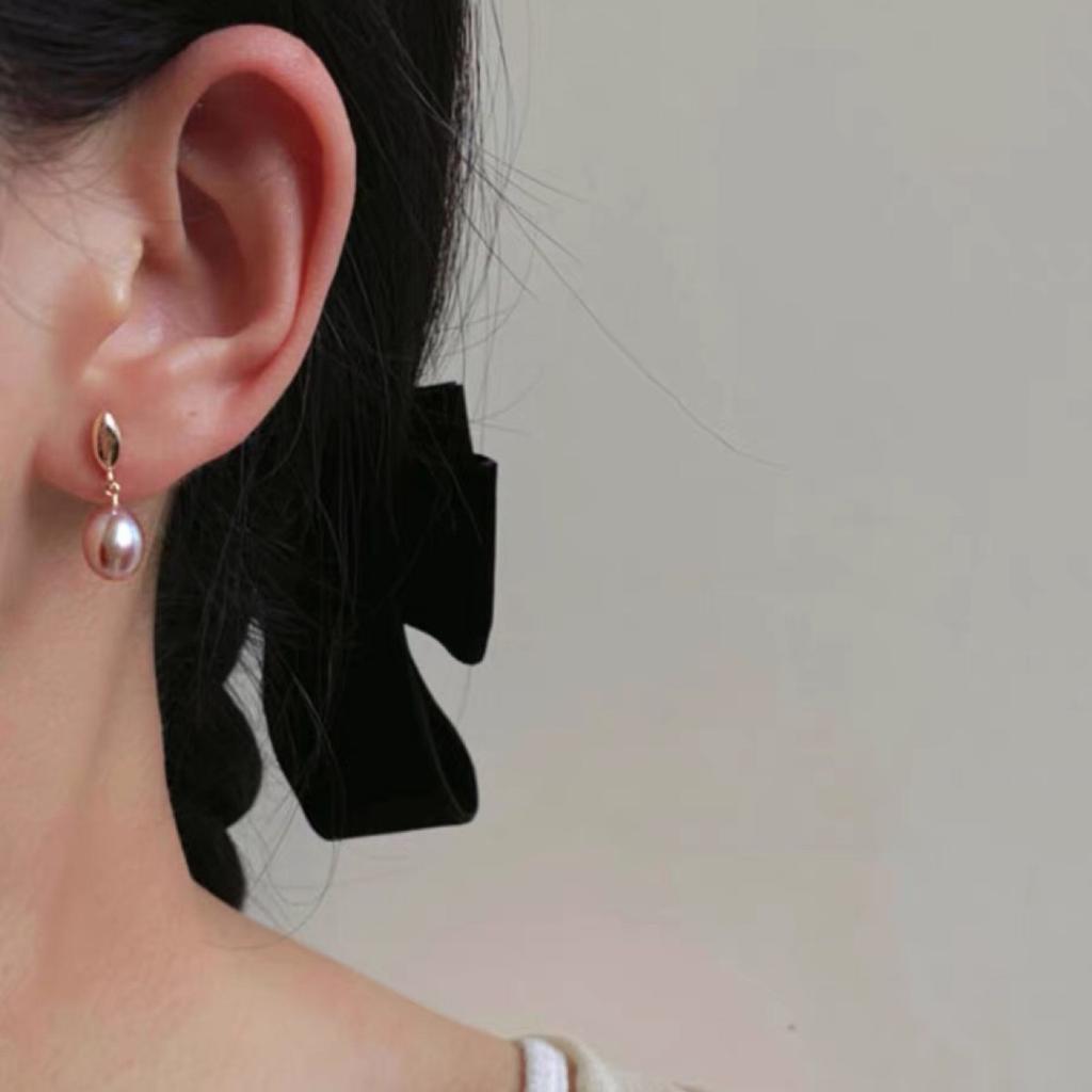 Natürliche Süßwasserperlenohrringe mit hohem Glanz und kleinen Perlenakzenten Ohrringe14K Goldplattierte Reiskorn-Ohrringe, ein einfaches Geschenk für Frauen