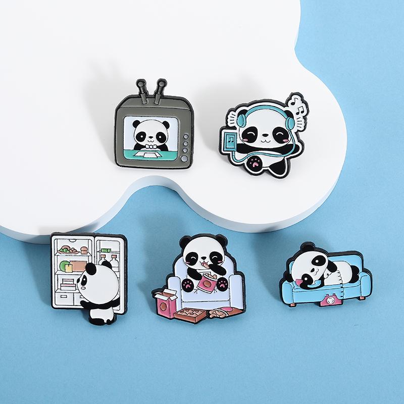 Cute Panda Enamel Pin Creative Panda Listening To Music Cartoon Animal Brooches Lapel Backpack Badge Jewelry Gifts for Friends