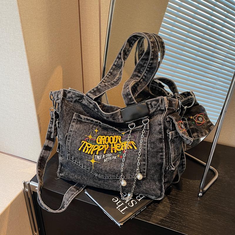 

Lazy wind large-capacity denim bag women s 2025 spring new Korean version fashion casual versatile messenger commuter bag синій