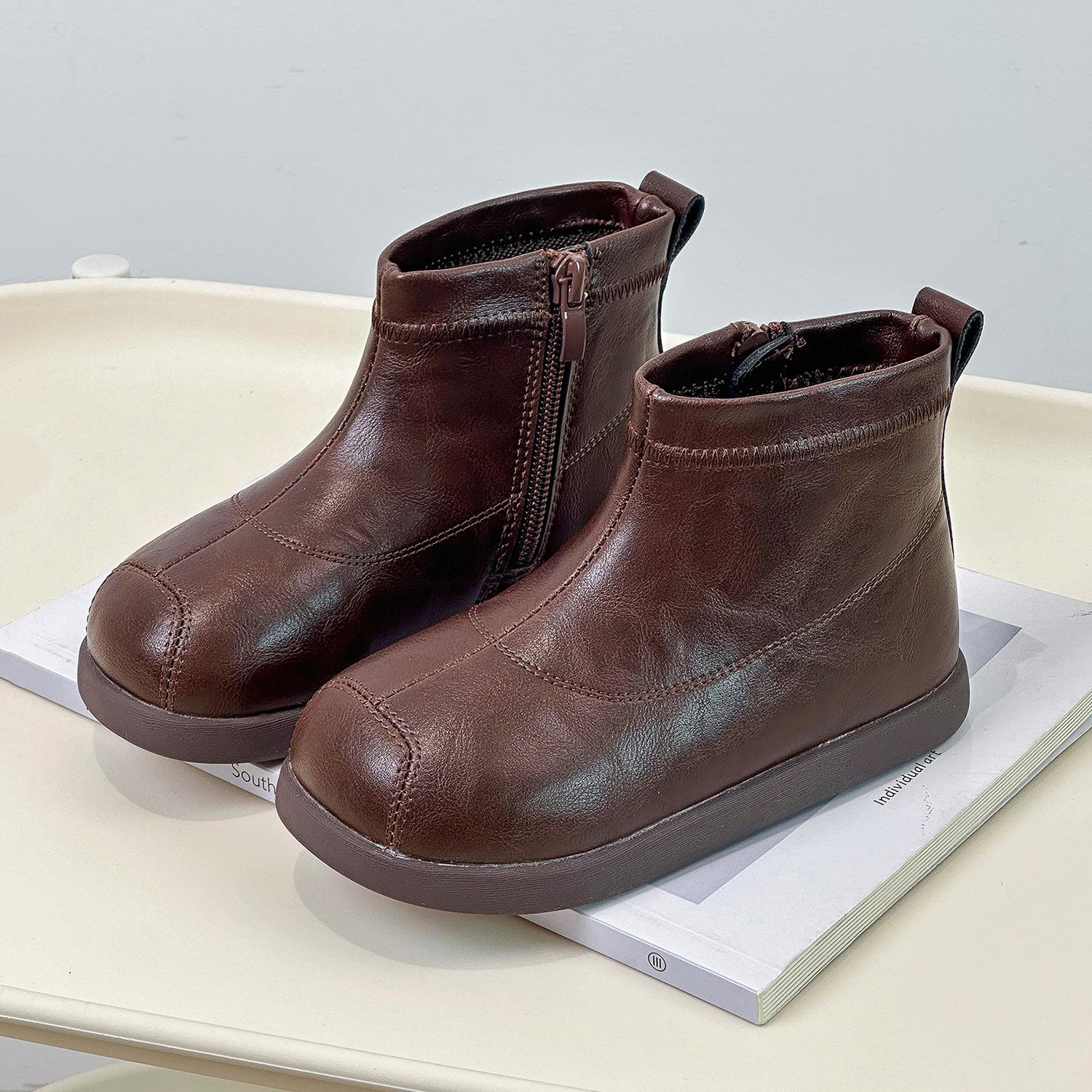 

Корейская версия детских ботинок. Осенние новые детские короткие ботинки. Простые детские короткие ботинки. Ботинки для девочек. Одиночные ботинки для девочек. 22 коричневый