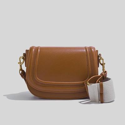 Z Gränsöverskridande 2024 Damsadelväska: Mångsidig Crossbody- och Axelväska med Bred Axelrem