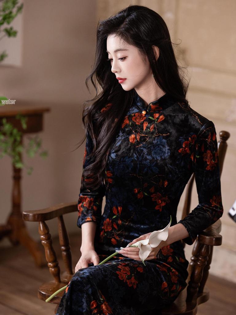2025 New Velvet Retro Cheongsam: Long-Sleeved, Young Style, Improved Chinese Design