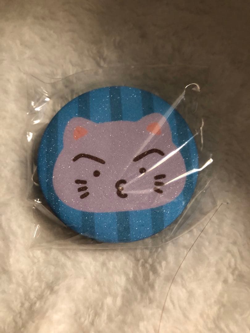 

[Б/У] Уён ATEEZ 8ROOM Корейский Поп-ап Гача Значок MD