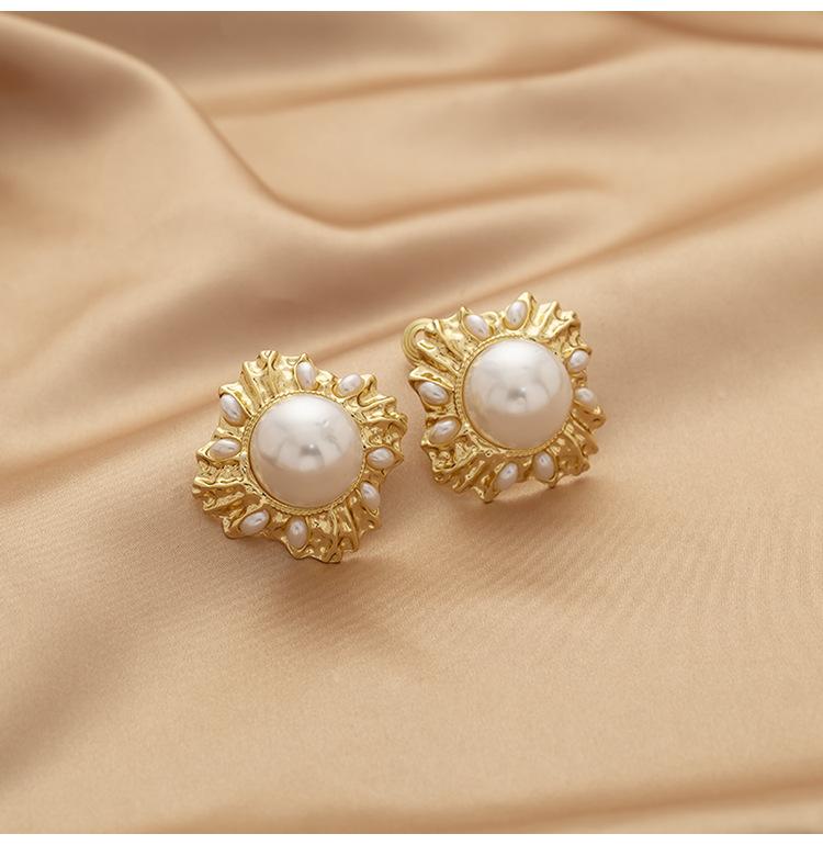 Fashionable Rhinestone Imitation Pearl Metal Square Retro Elegant Mosquito Ear Clip for Women