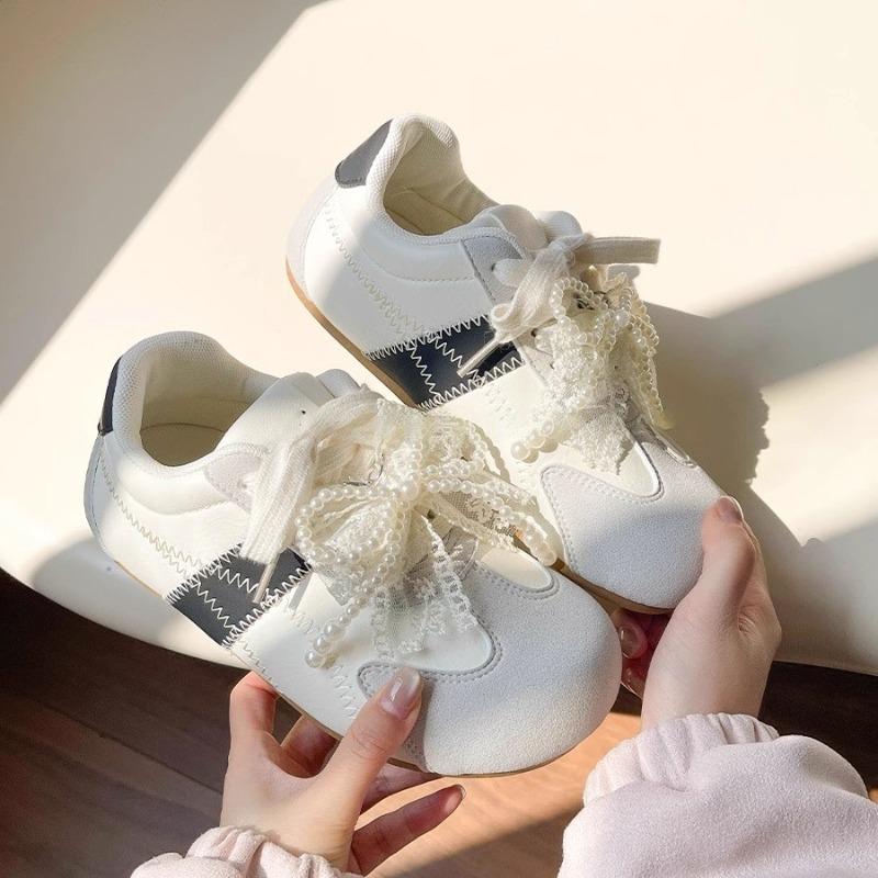 Women's spring and summer versatile little white shoes breathable mesh board shoes niche sports and leisure shoes