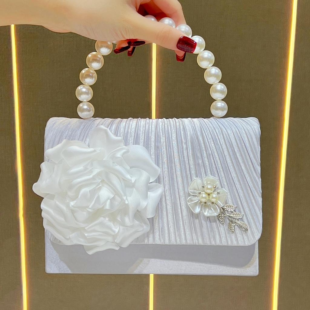 Borsa a mano da sera per ricevimento - Piccola borsa a tracolla Chloé con fiore di perle - Una borsa di nicchia