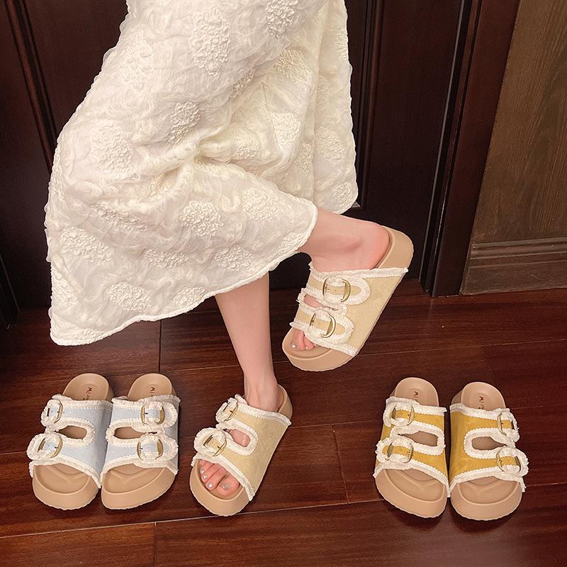 French Beautiful Thick-soled Slippers Women's Summer Outer Wear Advanced Sense 2025 Super Fire New Models with Skirts Go Out Flat-bottomed Sandals