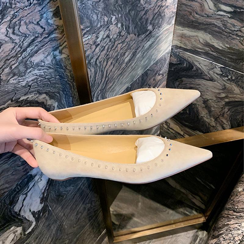 

Grape mother, the same summer new light-mouth pointed head solid color versatile small rivet buckle flat-soled single shoes women 22756 40