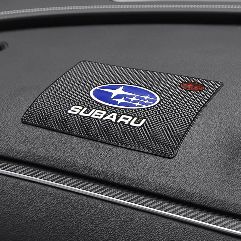 Badge de Voiture Style Tapis Antidérapant Tableau de Bord Central Coussin Antidérapant Intérieur Pour Subaru XV BRZ WRX STI Forester Ascent Impreza Legacy Outback Levorg