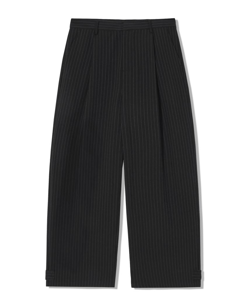 TRILLION One-Pleat Stripe Button Strap Wide Slacks [Black]