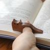 Walnut Cat & Dog Thumb Book Holder One-Handed Page Clip Portable Reading Accessory for Book Lovers Wooden Bookmark Page Press