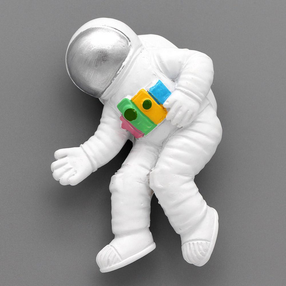 Fridge Magnets Astronaut Model 3d Magnetic Refrigerator Stickers Star Space Astronaut Pilot Cartoon Characters Collection Gifts