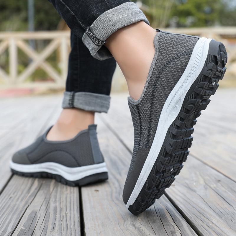 Men's Shoes 2025 Summer Middle-aged Dad Breathable Sneakers Mountaineering Shoes One Pedal Soft-soled Breathable Walking Casual Shoes